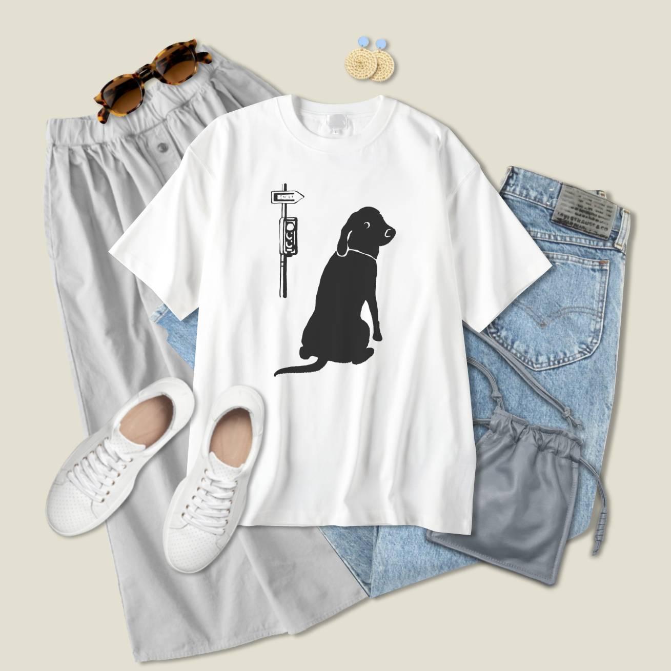 5色から選べるラブラドールレトリバーTシャツ【シグナル】1枚目の画像